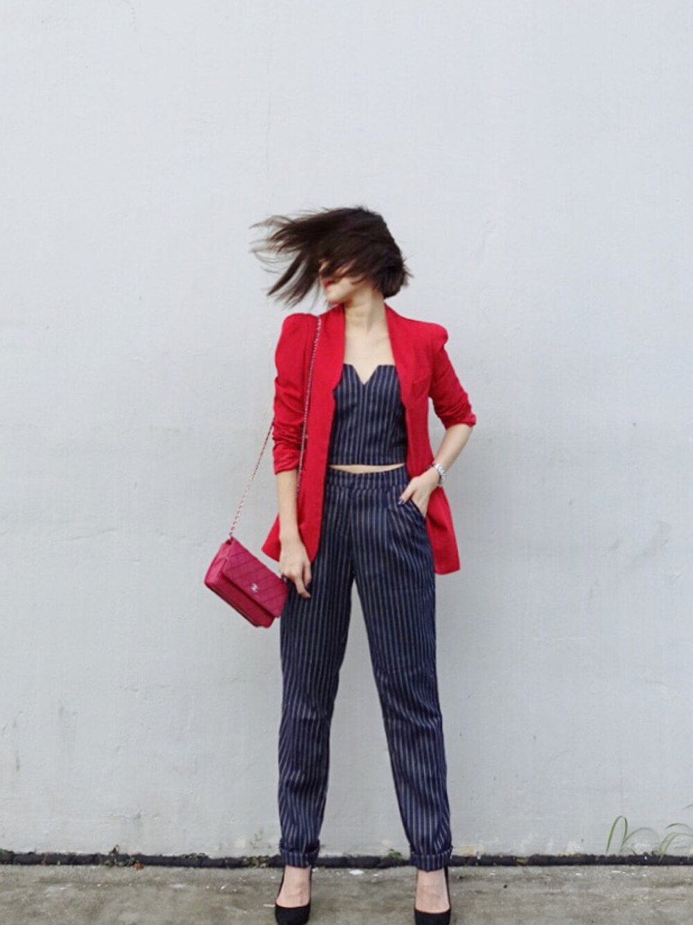 「wearsg、Singapore」｜「KLARRAのアイテム（チューブトップ、ブルー系）」を使った、stylist/evonchngさん（レディース・157cm）の夏コーディネートの1枚目の写真