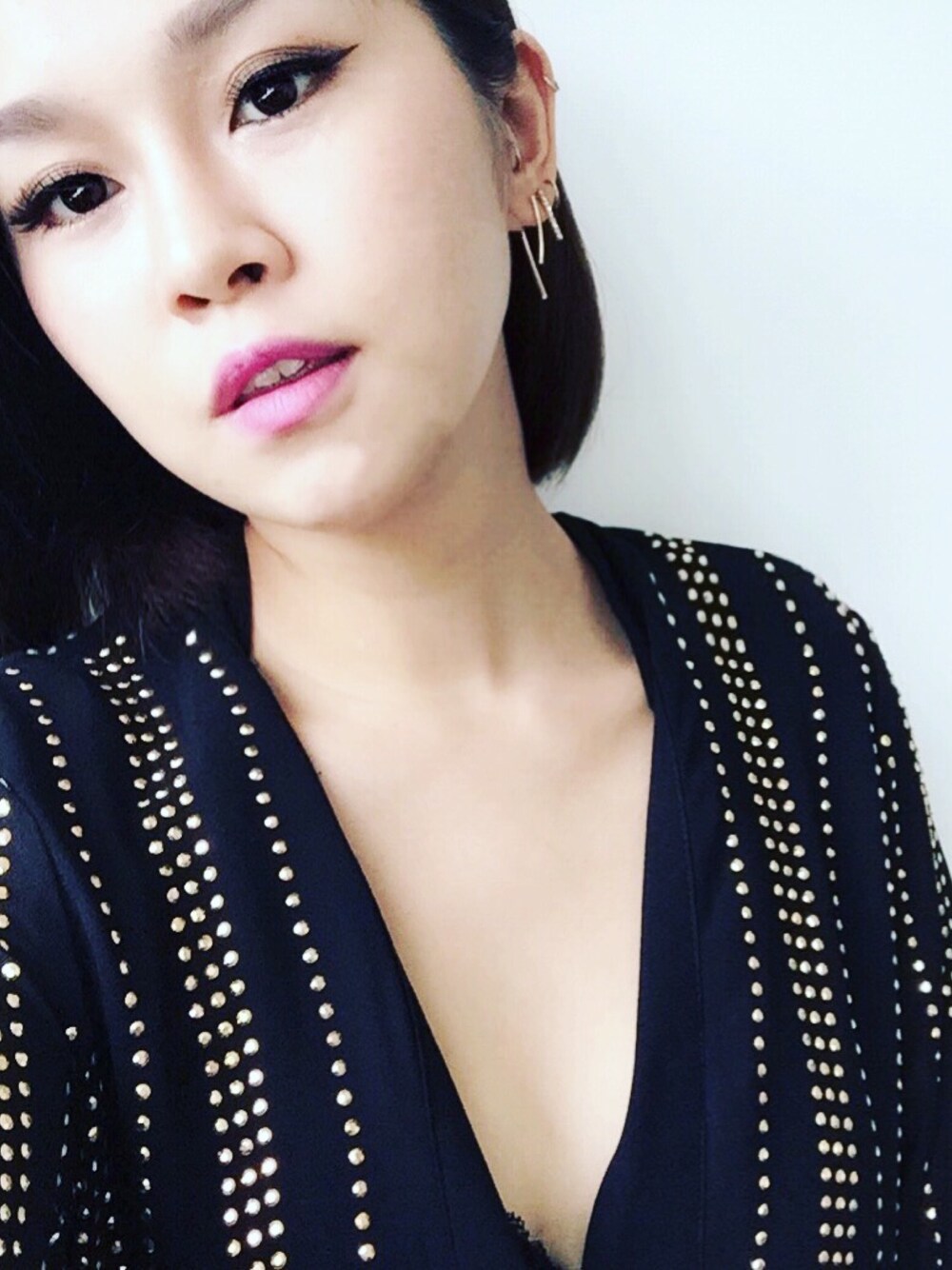 「wearsg、Singapore」｜「YSL Beauteのアイテム（その他、ピンク系）」を使った、stylist/evonchngさん（レディース・157cm）の秋コーディネートの1枚目の写真