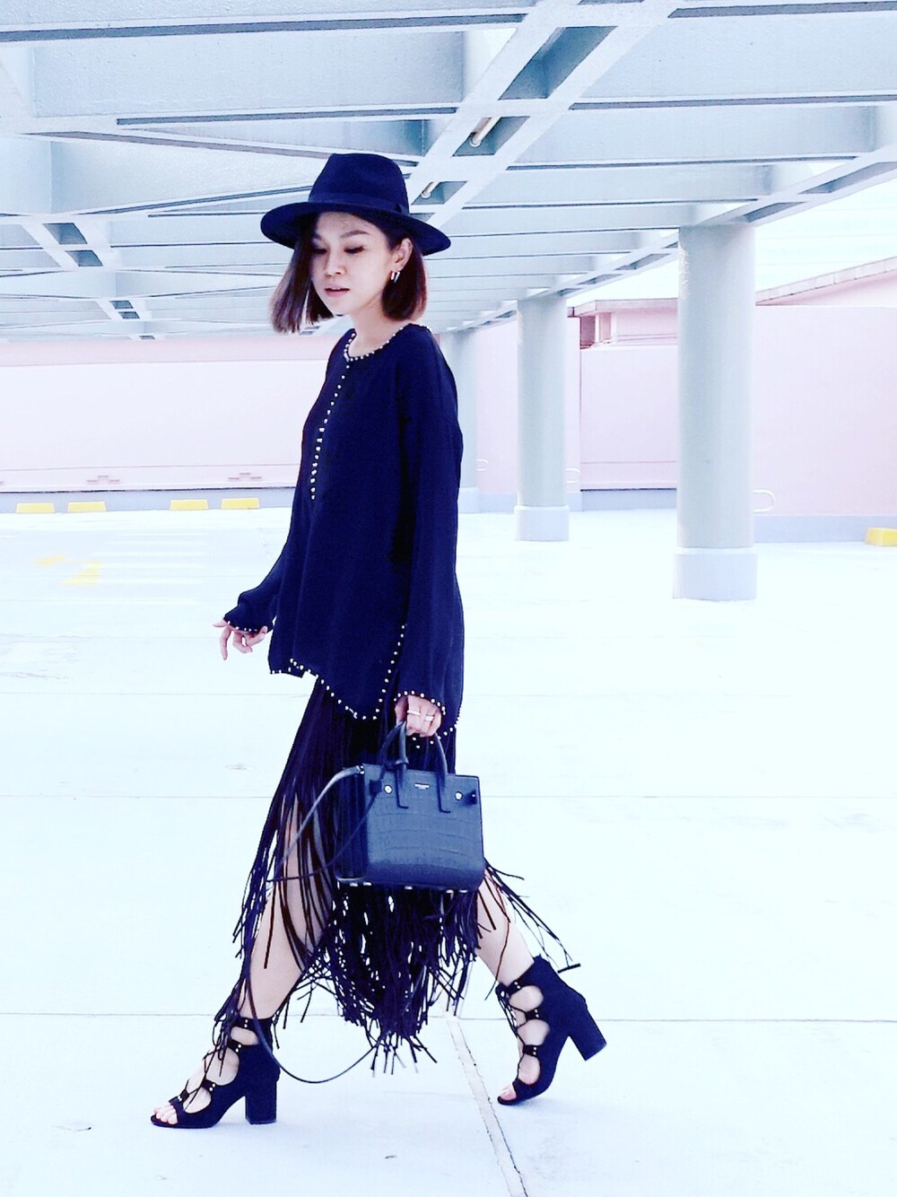 「Singapore、wearsg」｜「H&Mのアイテム（ハット、ブラック系）」を使った、stylist/evonchngさん（レディース・157cm）の秋コーディネートの1枚目の写真