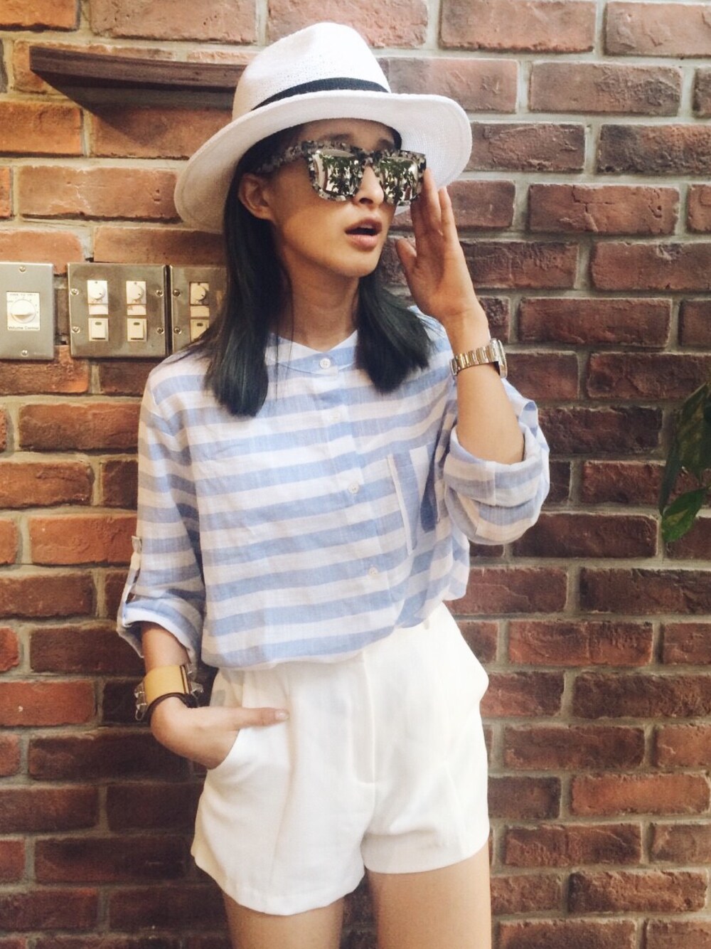 「ootd、kerina style、holiday、RELAX」｜「aroma koreaのアイテム（シャツ/ブラウス、ブルー系）」を使った、Kerina*薛妞妞さん（レディース・161cm）の夏コーディネートの1枚目の写真
