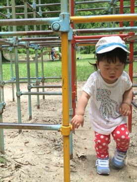 「combimini（コンビミニ）のアイテム（Tシャツ/カットソー、ホワイト系）」を使った、s a kさん（キッズ）の春コーディネート