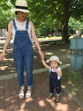 「ストローハット」｜「アイテム（オールインワン・サロペット）」を使った、meさん（キッズ・80cm）の春コーディネート