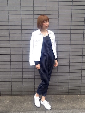 「アイテム（デニムジャケット）」を使った、植田 秀美さん（レディース・165cm）の春コーディネート