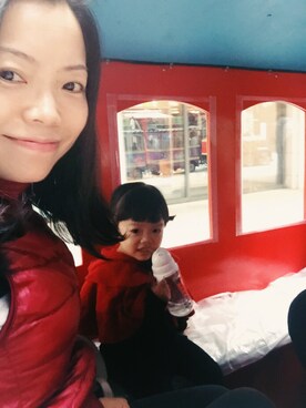 「アイテム（ベスト、レッド系）」を使った、乔安汤さん（レディース・160cm）の秋コーディネート