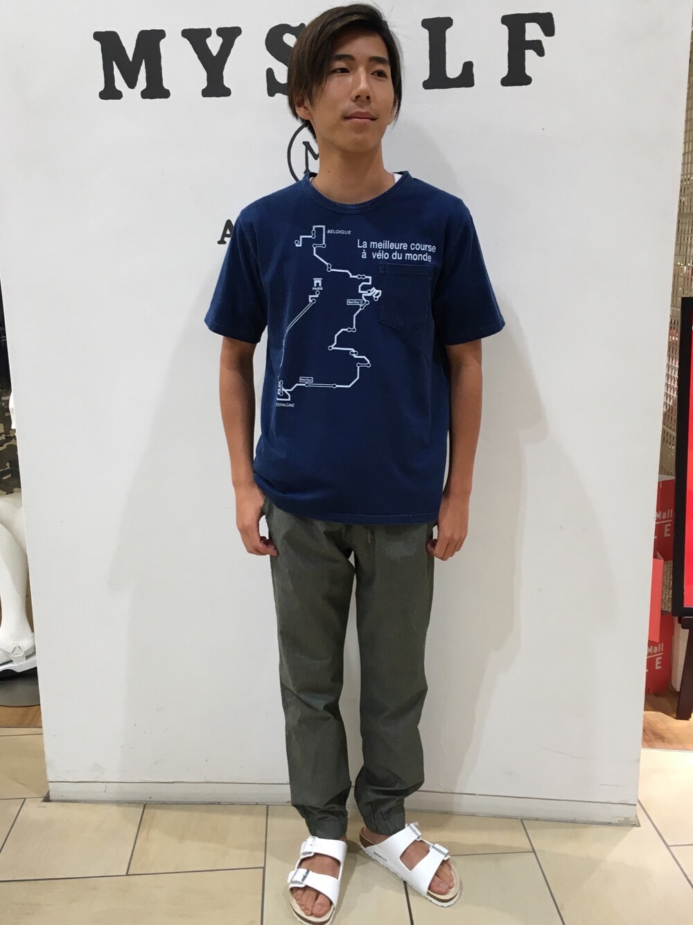 「MYSELF、シンプル、インディゴ、カジュアル、birkenstock」｜「MYSELF ABAHOUSEのﾛｰﾄﾞMAP-T（Tシャツ/カットソー、ブルー系）」を使った、miyashiさん（メンズ・172cm）の夏コーディネートの1枚目の写真
