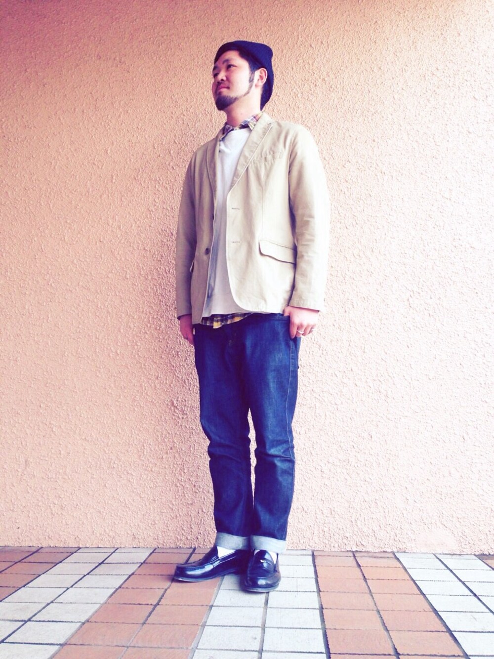 「ニットキャップ、デニム、ローファー、ジャケット、BEAMS、united arrows、GU、春、ぽかぽか、チェックシャツ」｜「UNITED ARROWSのアイテム（ニットキャップ/ビーニー、ブラック系）」を使った、Onoderaさん（メンズ・181cm）の春コーディネートの1枚目の写真