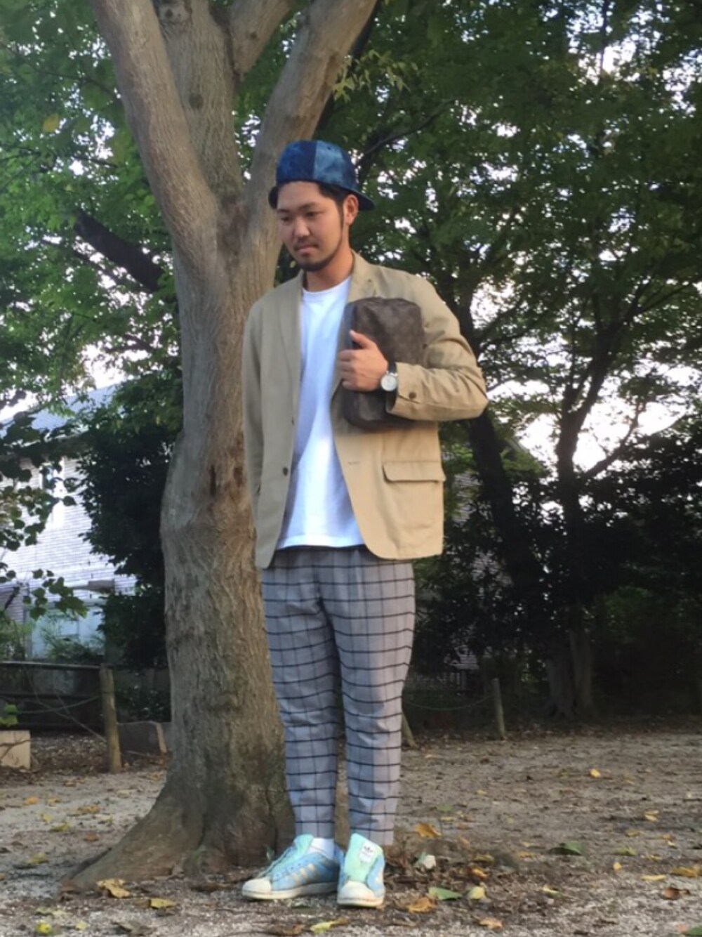 「BEAMS、adidas、adidas originals、35th、デニム、ジャケット、スニーカー×靴下」｜「GUのアイテム（テーラードジャケット、ベージュ系）」を使った、Onoderaさん（メンズ・181cm）の秋コーディネートの1枚目の写真