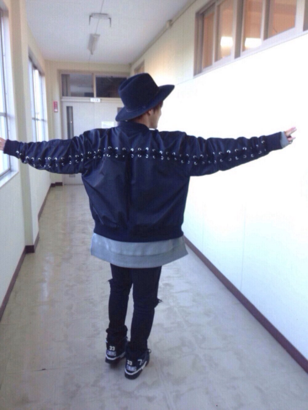 「L.H.P、Danke schon、WHITELAND BLACKBURN、学校、学生、MA-1」｜「UNIQLOのアイテム（その他パンツ、ブラック系）」を使った、といちゃんさん（メンズ・168cm）の冬コーディネートの1枚目の写真