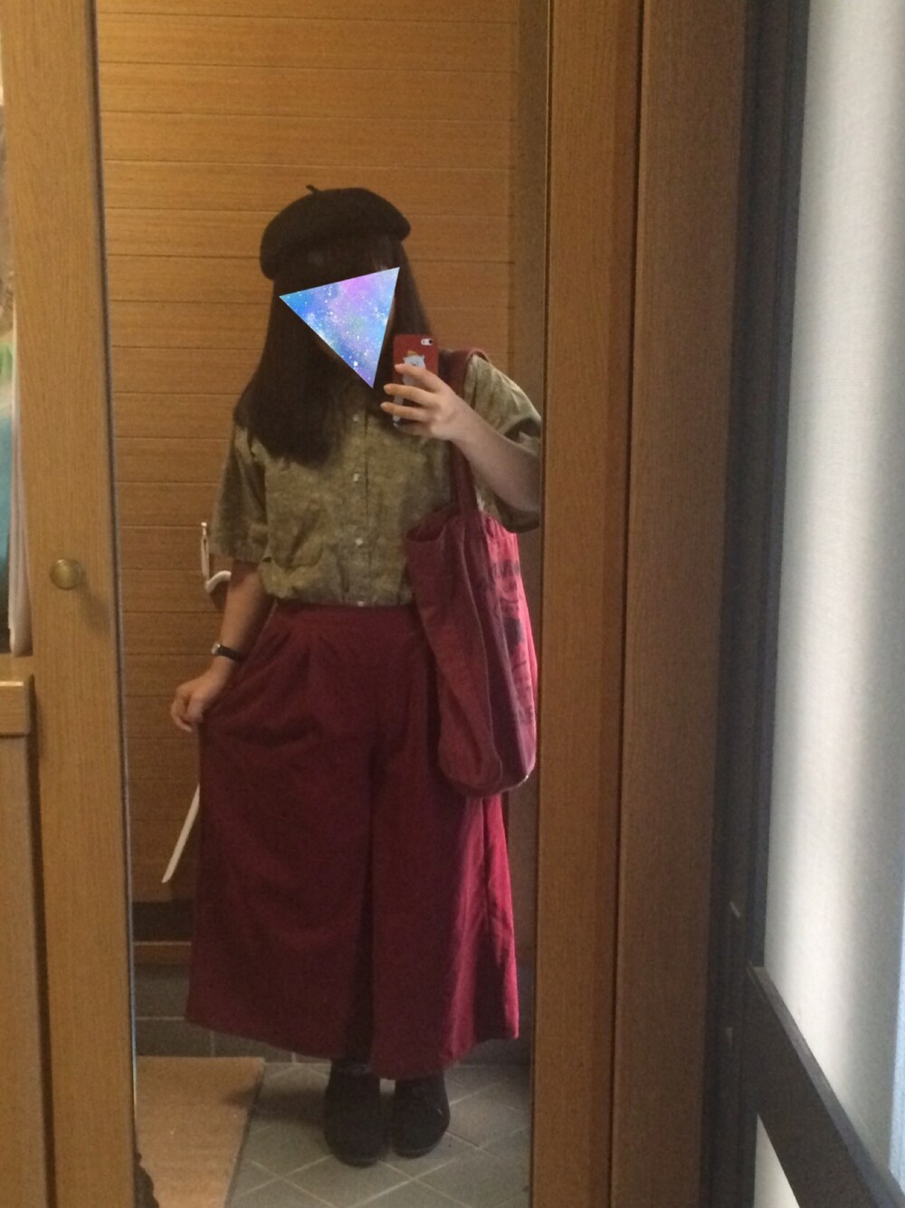 「ベレー帽、秋コーデ、ベロアパンツ、ボルドー、古着、ボタニカル柄、ラクチンコーデ」｜「usedのボタニカルシャツ（シャツ/ブラウス、グリーン系）」を使った、mamさん（レディース・152cm）の秋コーディネートの1枚目の写真