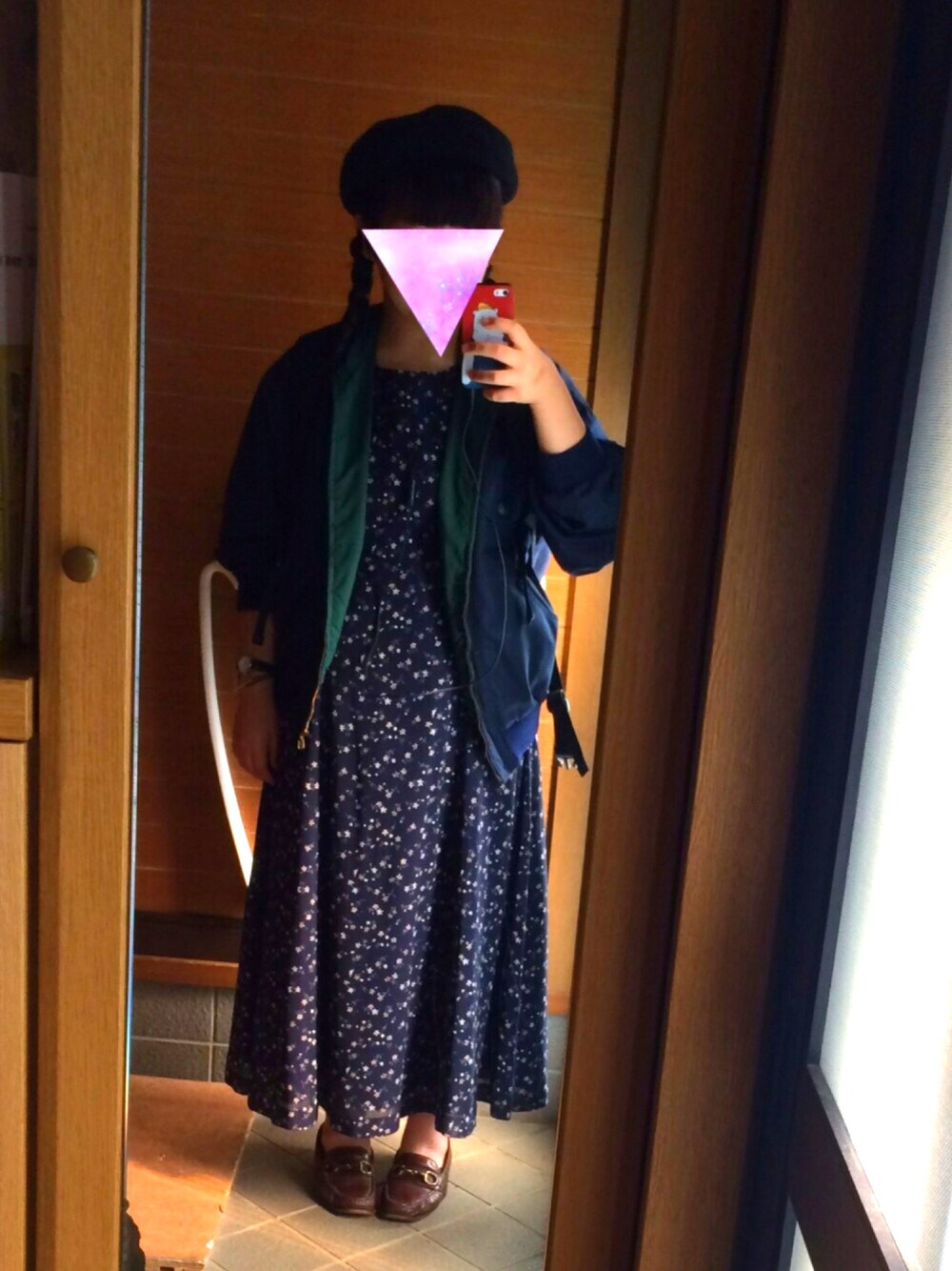 「古着、ベレー帽、花柄、ワンピース、エムエーワン、ローファー、大学生、ネイビー、グリーン」｜「usedのアイテム（ハンチング/ベレー帽、ブラック系）」を使った、mamさん（レディース・152cm）の秋コーディネートの1枚目の写真