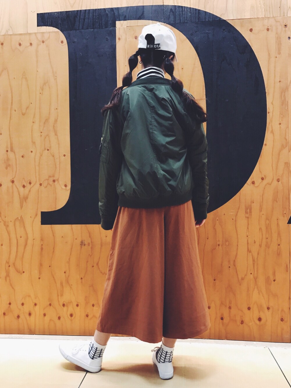 「雨の日コーデ、Hoop」｜「WEGOのアイテム（Tシャツ/カットソー、ホワイト系）」を使った、TeiTei也想啊さん（レディース・158cm）の秋コーディネートの1枚目の写真
