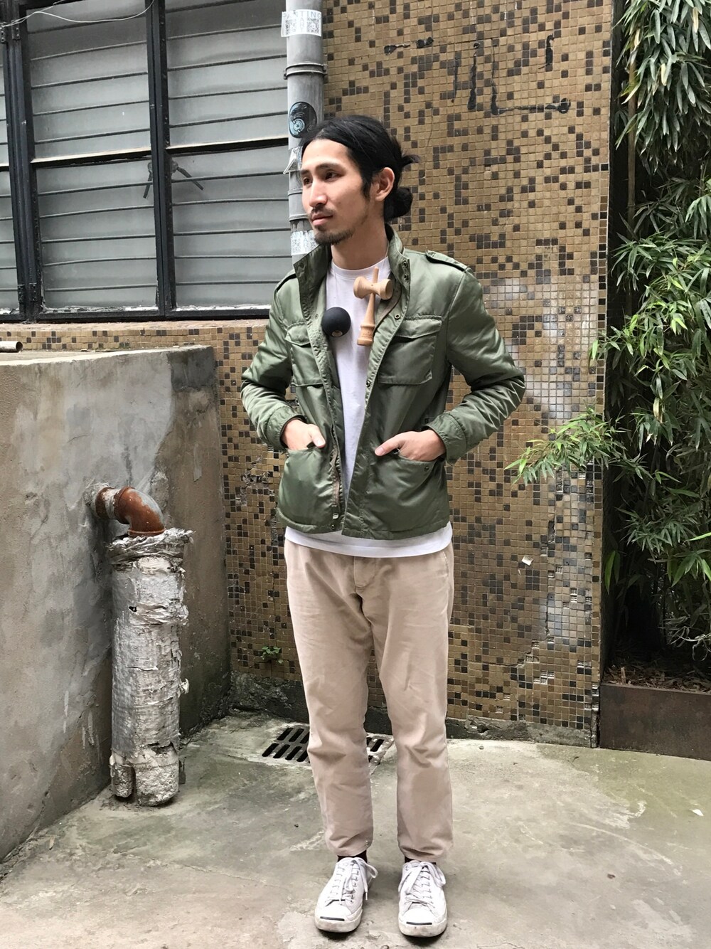 「kendama、shanghai」｜「SCHLUSSELのアイテム（ナイロンジャケット、グリーン系）」を使った、SUPER_CUBさん（メンズ・174cm）の秋コーディネートの1枚目の写真