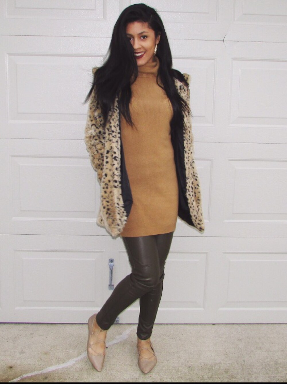 「ootd、outfit、faux fur、CHEETAH、FOREVER 21、leather、turtle neck、WEARBOOKエントリー、WEARママ部、fashion」｜「FOREVER 21のアイテム（ニット/セーター、ベージュ系）」を使った、Debbie Ruizさん（レディース・175cm）の秋コーディネートの1枚目の写真
