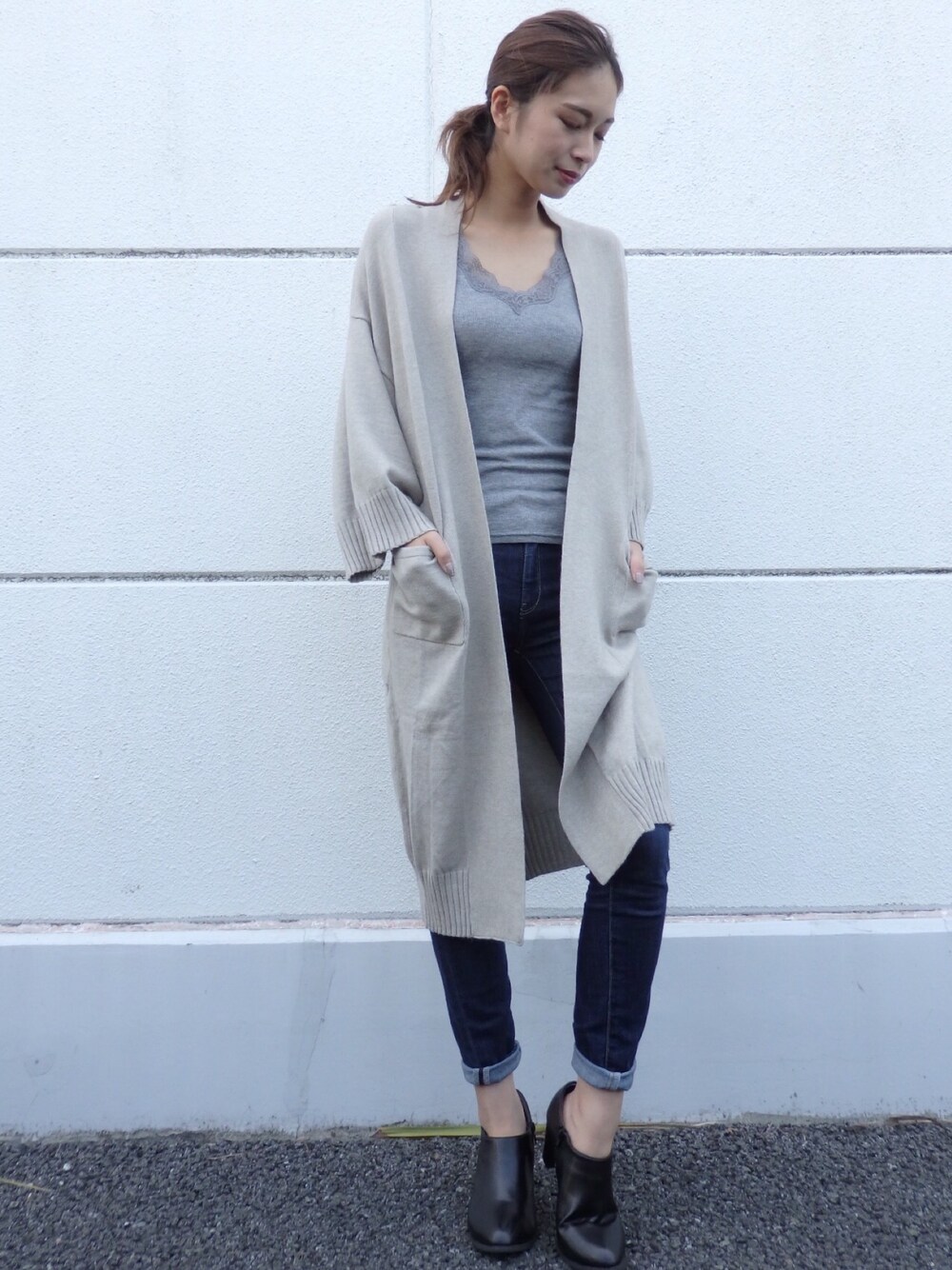「AZUL by moussy、大人カジュアル、ootd、denim、fashion」｜「AZUL by moussyのアイテム（その他アウター、ベージュ系）」を使った、Natsumi  Moritaさん（レディース・168cm）の秋コーディネートの1枚目の写真