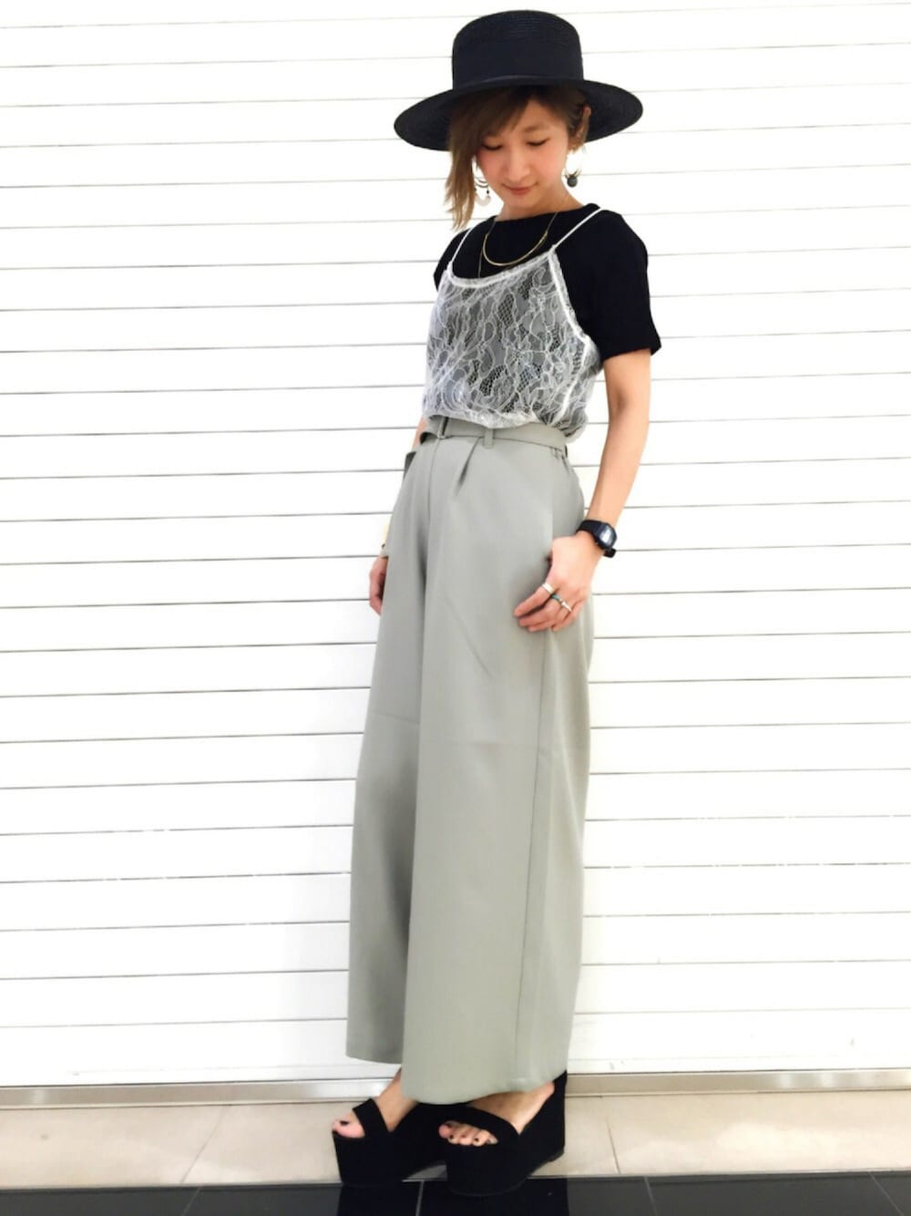 「シンプル、大人カジュアル、ゆるコーデ、outfit、キャミソール、HARE、HARELADIES、ハレレ」｜「HAREのアツゾコストラップサンダル(HARE)（サンダル、ブラック系）」を使った、HIRATAさん（レディース・157cm）の夏コーディネートの1枚目の写真