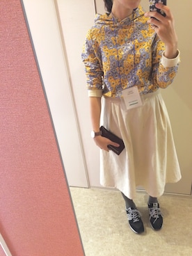 「ひざ丈スカート」｜「アイテム（スウェット）」を使った、AIKOさん（レディース・167cm）の秋コーディネート