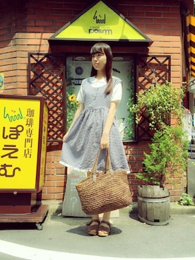 「アイテム（かごバッグ）」を使った、JuRianさん（レディース・162cm）の夏コーディネート