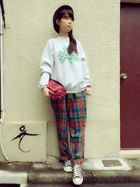 「アイテム（クラッチバッグ、レッド系）」を使った、JuRianさん（レディース・162cm）の秋コーディネート