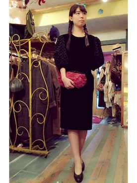 「アイテム（クラッチバッグ、レッド系）」を使った、JuRianさん（レディース・162cm）の秋コーディネート