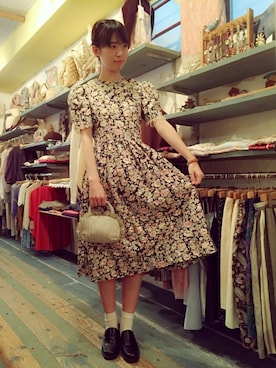 「アイテム（ハンドバッグ、グリーン系）」を使った、JuRianさん（レディース・162cm）の夏コーディネート