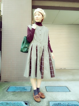 「アイテム（ハンドバッグ、グリーン系）」を使った、JuRianさん（レディース・150cm）の秋コーディネート