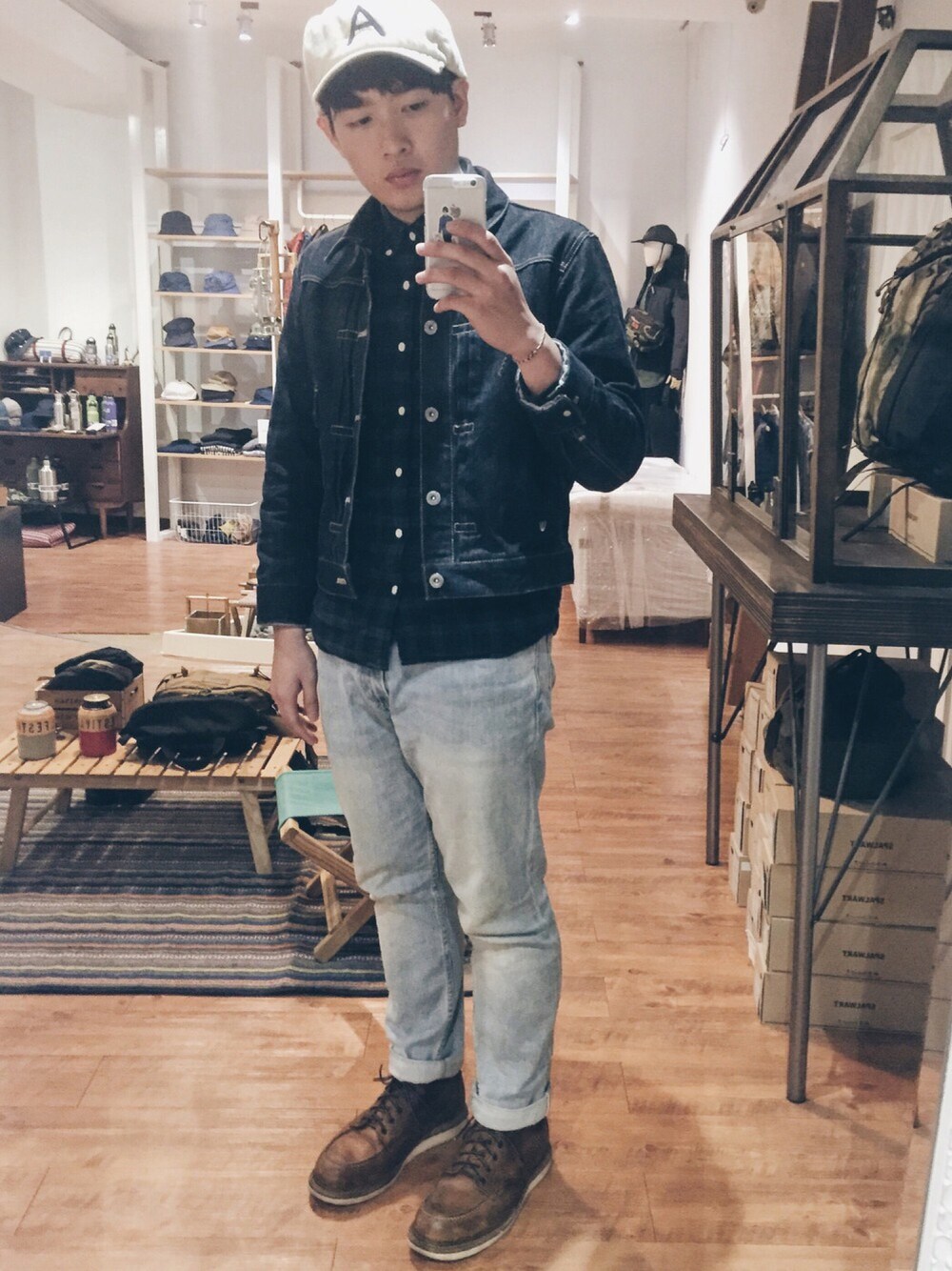 「MUJI、NEIGHBORHOOD、RED WING、Levi's、DECHO」｜「NEIGHBORHOODのアイテム（デニムジャケット、その他）」を使った、Jason さん（メンズ・173cm）の冬コーディネートの1枚目の写真