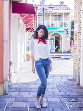 「SPINNS(スピンズ)のアイテム(ヘアバンド)」を使った、里田茜さん(レディース・165cm)の春コーディネート