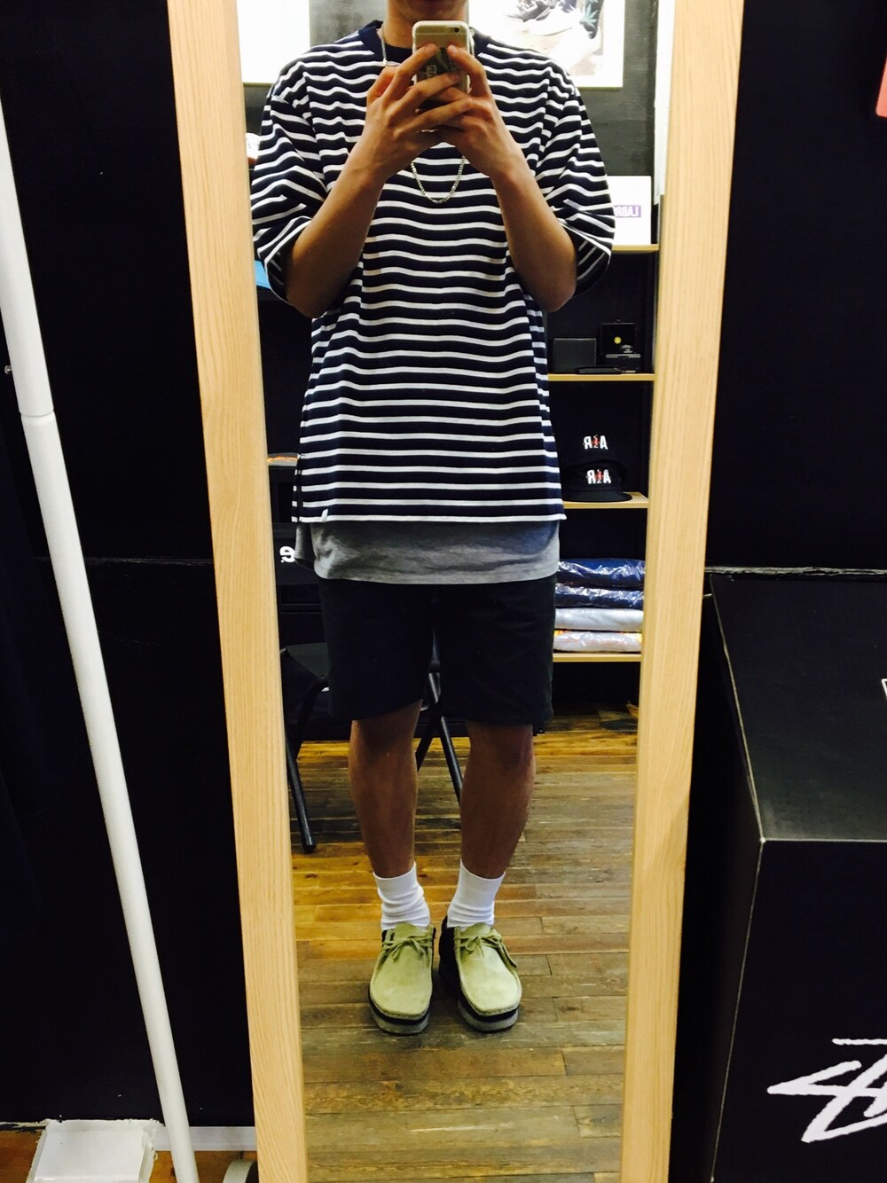 「supreme、UNIQLO、LEMAIRE、LIFUL、LIFUL MINIMAL GARMENTS、stripe」｜「LIFUL MINIMAL GARMENTS.のアイテム（Tシャツ/カットソー、シルバー系）」を使った、teekeiさん（メンズ・181cm）の春コーディネートの1枚目の写真