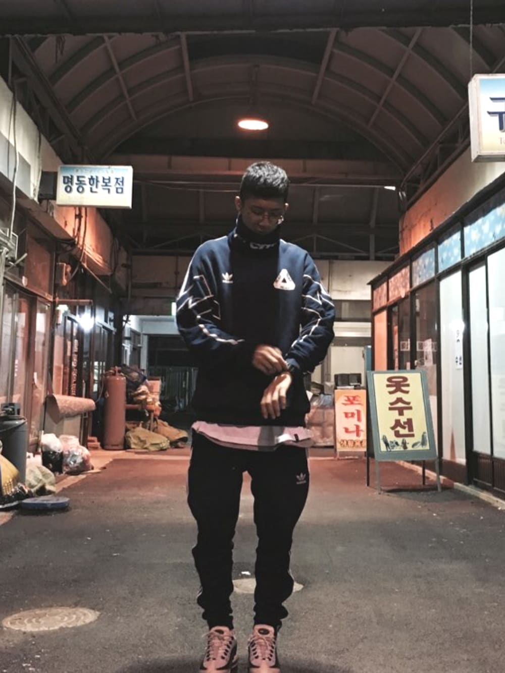 「ootd、outfit、palace、supreme、NIKE、airmax、sporty」｜「Supreme のアイテム（その他、ブルー系）」を使った、teekeiさん（メンズ・181cm）の秋コーディネートの1枚目の写真