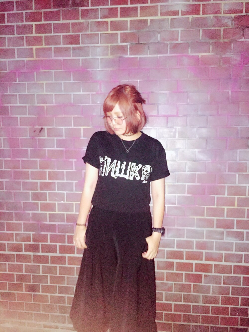 「黒、chocomoo、めがね、ワントーンコーデ」｜「MISHKAのアイテム（Tシャツ/カットソー、ブラック系）」を使った、yuko✴︎さん（レディース・157cm）の夏コーディネートの1枚目の写真