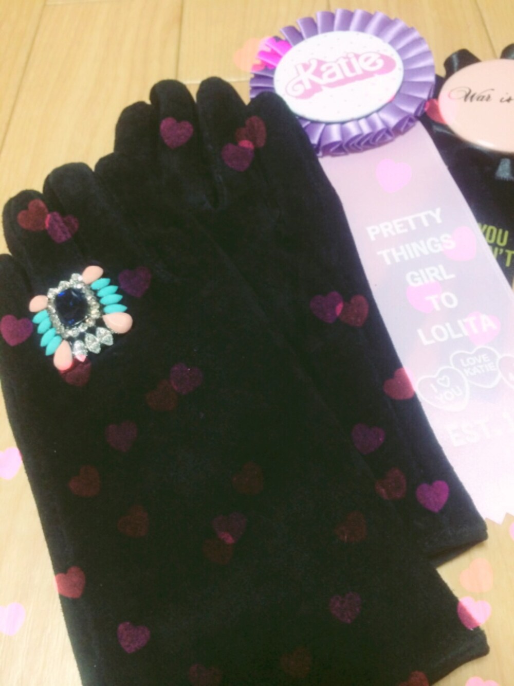 ブラック系の手袋、ブラック系の手袋を着用したレディースの冬コーディネートの1枚目の写真