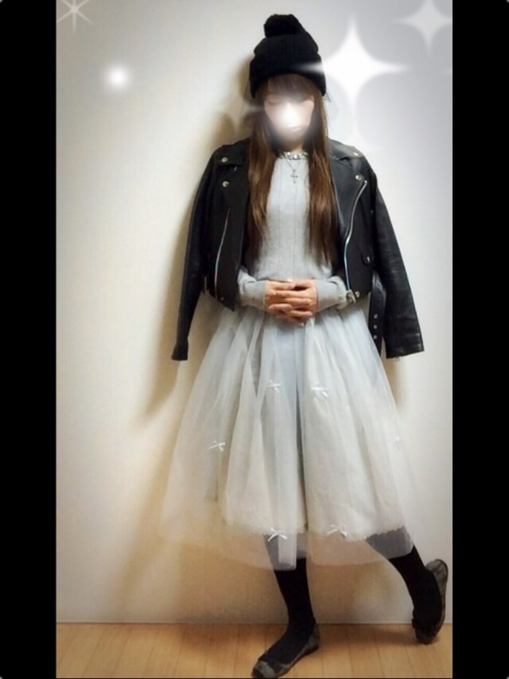 グリーン系のバレエシューズ、グリーン系のバレエシューズ、グリーン系のスカートを着用したレディースの春コーディネートの1枚目の写真