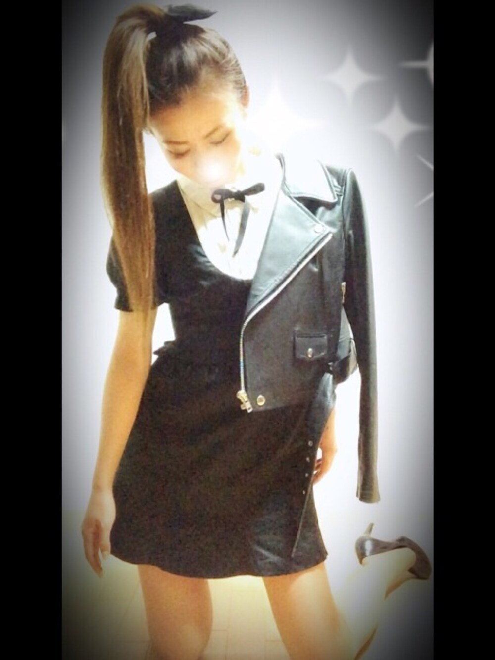 ブラック系のワンピース、ブラック系のワンピース、ブラック系のワンピースを着用したレディースの春コーディネートの1枚目の写真