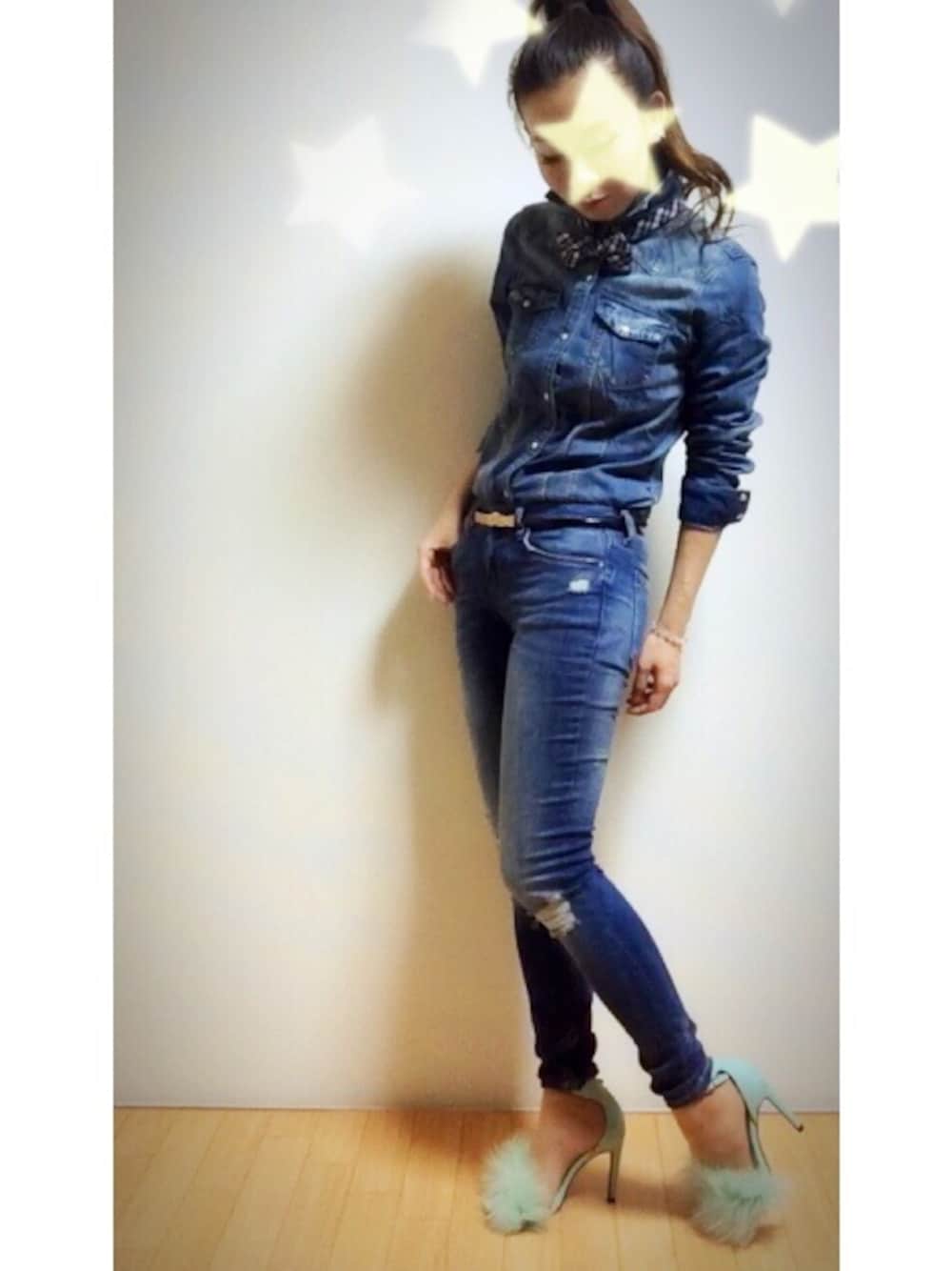 「デニム オン デニム、ダンガリーシャツ、スキニーデニム、ダメージデニムパンツ、ファー、ダスティパステル、ZARA、lilLilly、下向くと鼻水垂れるぐらい末期の花粉症、あたしのiPhone5sだけ、ぽんこつ」｜「ZARAのDenim dungarees shirt♡
（シャツ/ブラウス、ブルー系）」を使った、♡chiecolate♡さん（レディース・164cm）の春コーディネートの1枚目の写真