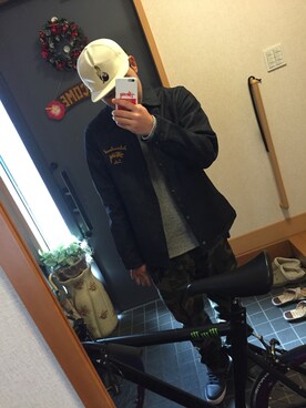「STUSSY（ステューシー）のアイテム（デニムジャケット）」を使った、ましゅわしゅわんさん（メンズ・176cm）の冬コーディネート