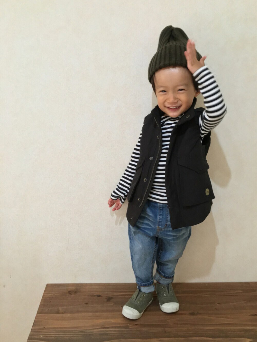 「秋のコーデ、ボーダートップス、デニム」｜「Birthdayのアイテム（その他アウター、ブラック系）」を使った、aoiさん（キッズ・90cm）の秋コーディネートの1枚目の写真