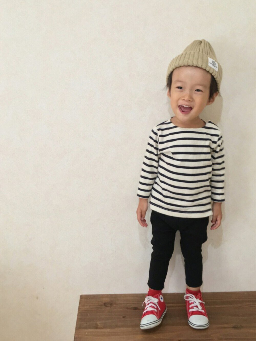 「秋のコーデ、おとこのこ、ボーダー」｜「SmoothyのSmoothy Color knit cap / スムージー カラーニットキャップ （ニットキャップ/ビーニー、ベージュ系）」を使った、aoiさん（キッズ・90cm）の秋コーディネートの1枚目の写真