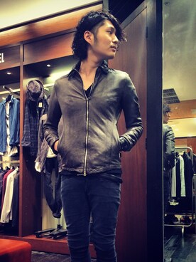 「SCHLUSSEL（シュリセル）のアイテム（ライダースジャケット）」を使った、赤松飛呂さん（メンズ・176cm）の夏コーディネート