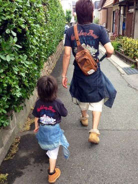 「AVIREX（アヴィレックス）のアイテム（Tシャツ/カットソー、ブラック系）」を使った、mさん（キッズ）の秋コーディネート