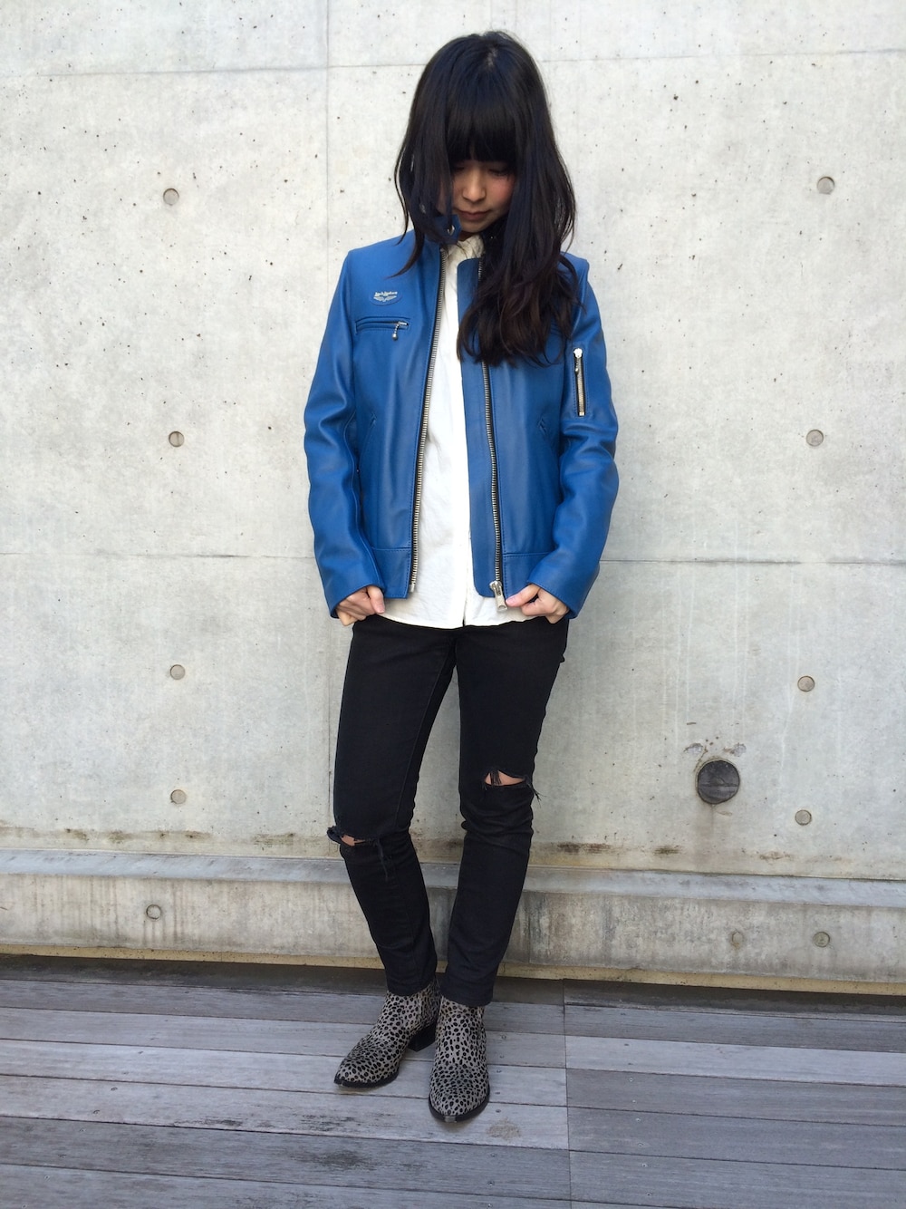 「Hysteric Glamour、HYSTERICS、aoyama、LEWISLEATHERS」｜「HYSTERIC GLAMOURの長袖レギュラーSH（シャツ/ブラウス、ホワイト系）」を使った、fukuchanさん（レディース・154cm）の冬コーディネートの1枚目の写真