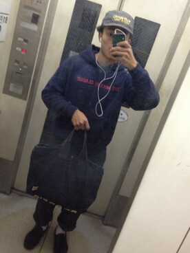 「雨の日」｜「アイテム（スウェット）」を使った、KOOTA郎さん（メンズ・175cm）の秋コーディネート
