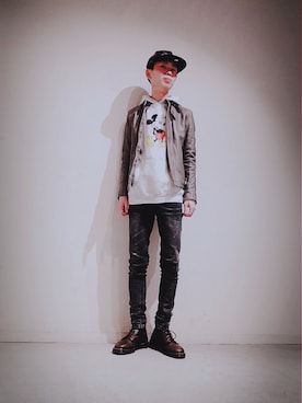 「プルオーバーパーカー」｜「アイテム（ライダースジャケット）」を使った、Tomohiro Yajimaさん（メンズ・173cm）の冬コーディネート