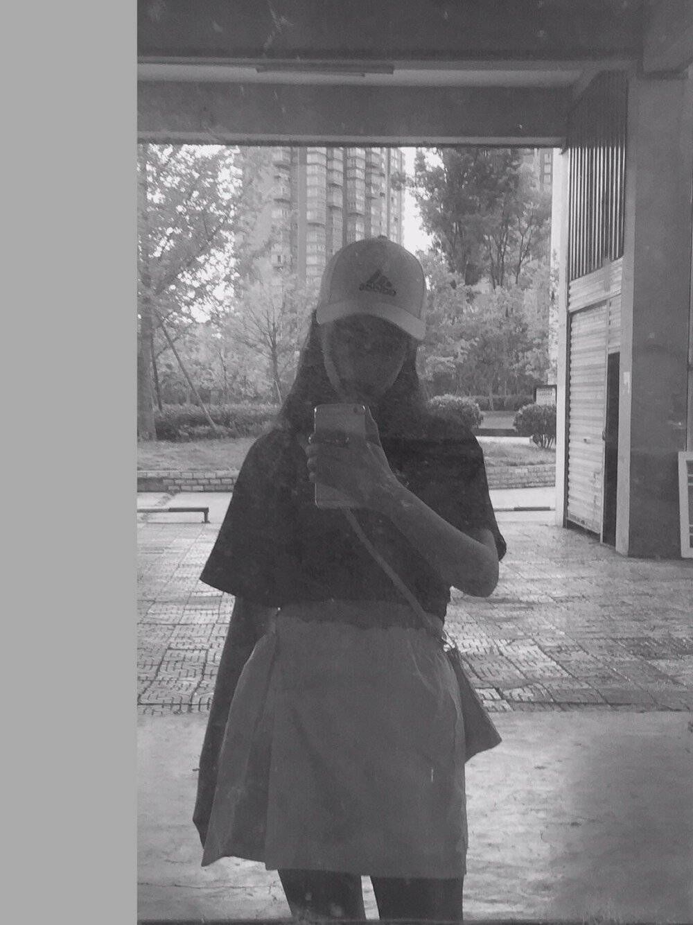 「adidasのアイテム（サンバイザー、ホワイト系）」を使った、溪溪是软妹不是左哥さん（レディース・166cm）の夏コーディネートの1枚目の写真