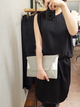 「アイテム（クラッチバッグ、グレー系）」を使った、mihoさん（レディース・153cm）の冬コーディネート