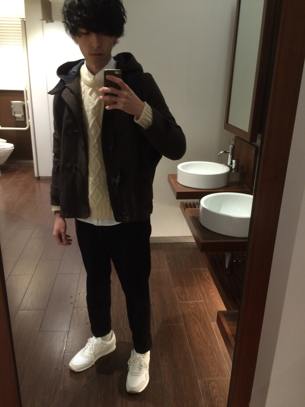 「ニット、ダッフルコート、コムデギャルソン、MAISON KITSUNE、ダニエルウェリントン」｜「GAPのアイテム（ダッフルコート、ブラウン系）」を使った、まさん（メンズ・178cm）の秋コーディネートの1枚目の写真