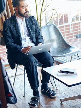 「TEATORA（テアトラ）のアイテム（ジャケット/アウター）」を使った、中室太輔 (muroffice)さん（メンズ・183cm）の春コーディネート