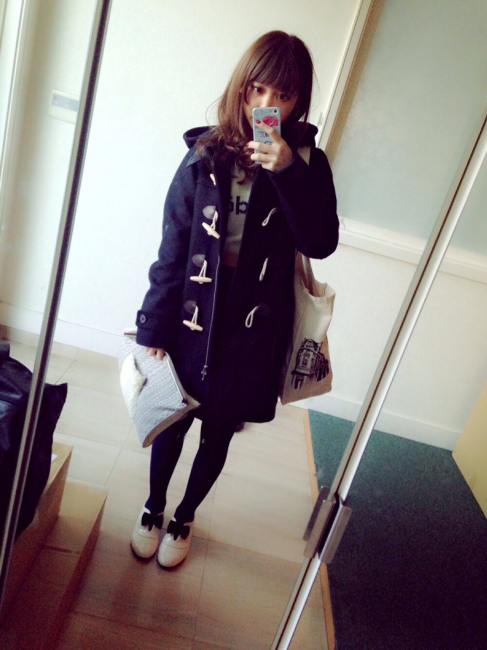 「ダッフルコート、MILKFED.、レイカズン(Ray Cassin)、casselini、ミトン」｜「MILKFED.のAUTHENTIC DUFFEL COAT　（ダッフルコート/ロング丈/無地）（ダッフルコート、ブルー系）」を使った、木村ミサさん（レディース・155cm）の秋コーディネートの1枚目の写真