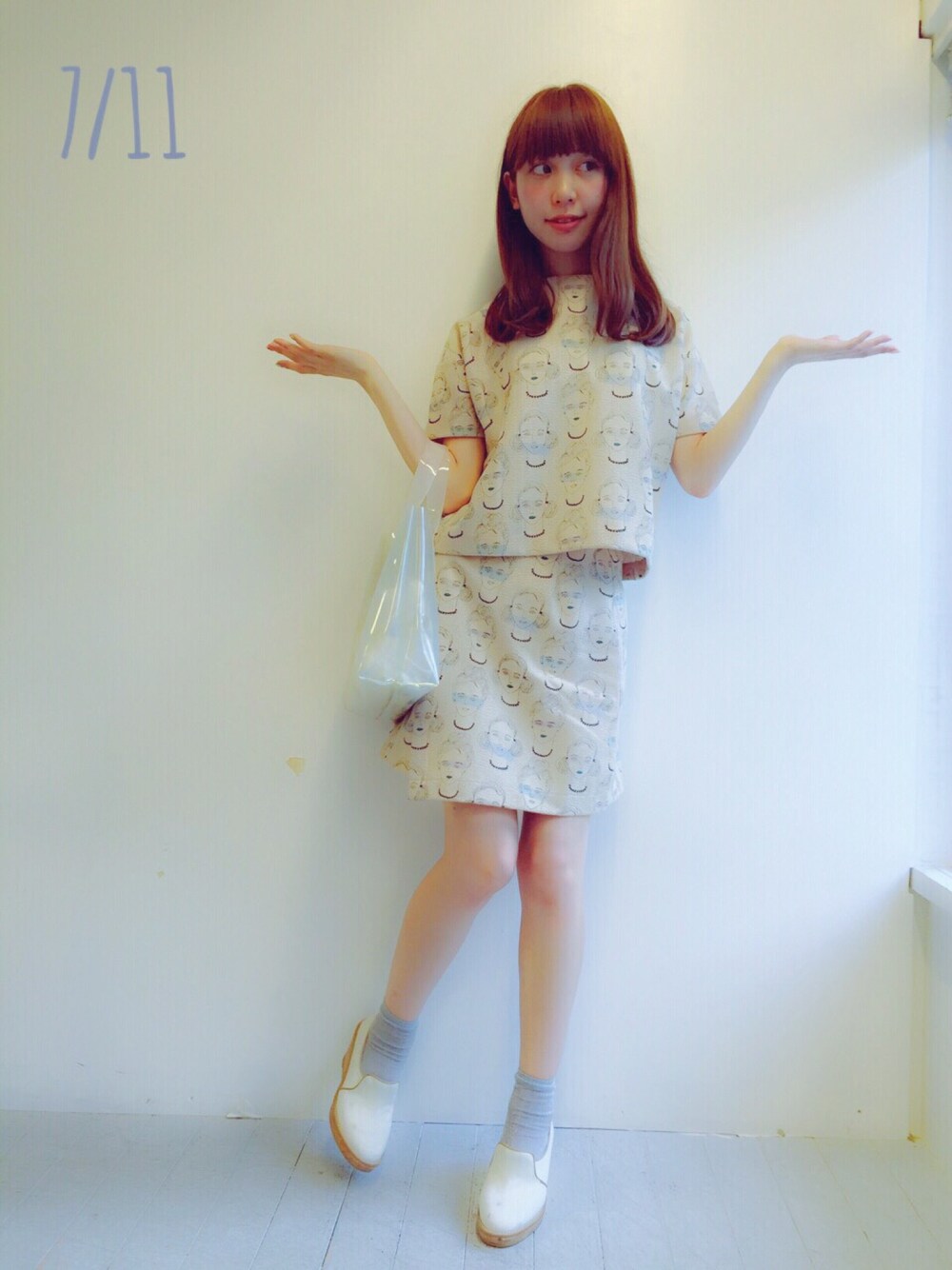 「セットアップ、IamI、木村ミサ、コーディネート、インヒールスリッポン、yuni、casselini、クリアバッグ、ZOZO夏セール2015」｜「I am I in fact...のラッセル 美女柄 クループルオーバー（Tシャツ/カットソー、ベージュ系）」を使った、木村ミサさん（レディース・155cm）の夏コーディネートの1枚目の写真