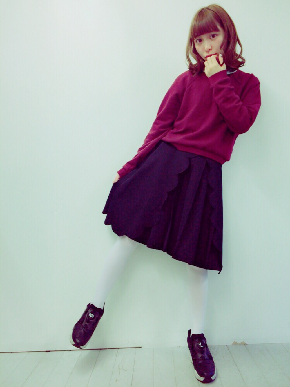 「PAMEO POSE、merry jenny、PUMA」｜「merry jennyのﾊｲﾋｰﾙｶﾗｰｽｳｪｯﾄ（スウェット、レッド系）」を使った、木村ミサさん（レディース・155cm）の冬コーディネートの1枚目の写真