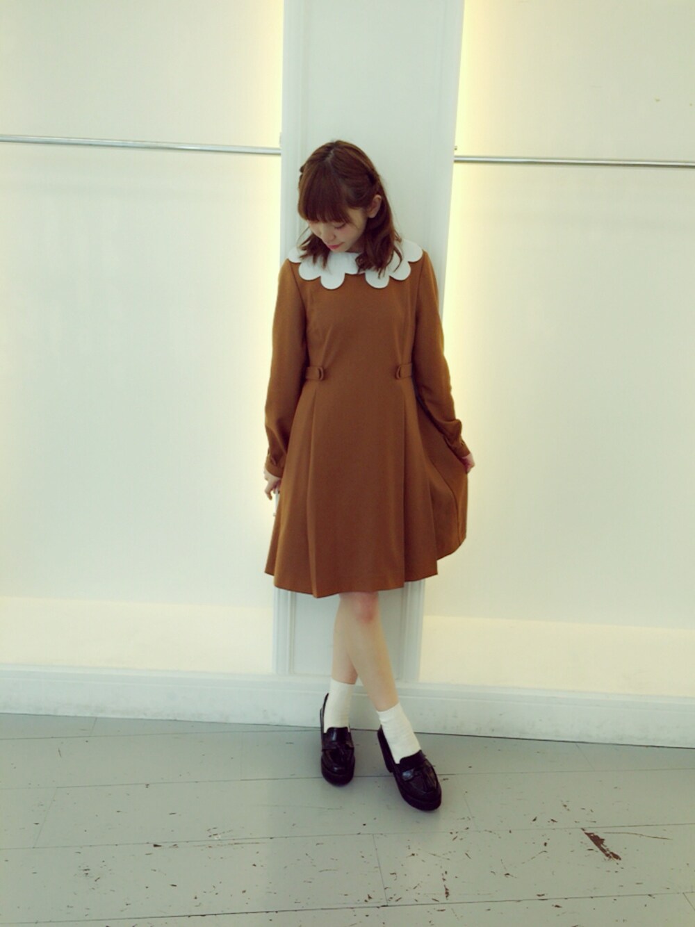 「バレンタインデートスタイル、バレンタイン、PAMEO POSE、k3&co、goocy」｜「grapevine by k3の【PAMEO POSE】 ACCORDION DRESS（ワンピース、ブラウン系）」を使った、木村ミサさん（レディース・155cm）の冬コーディネートの1枚目の写真